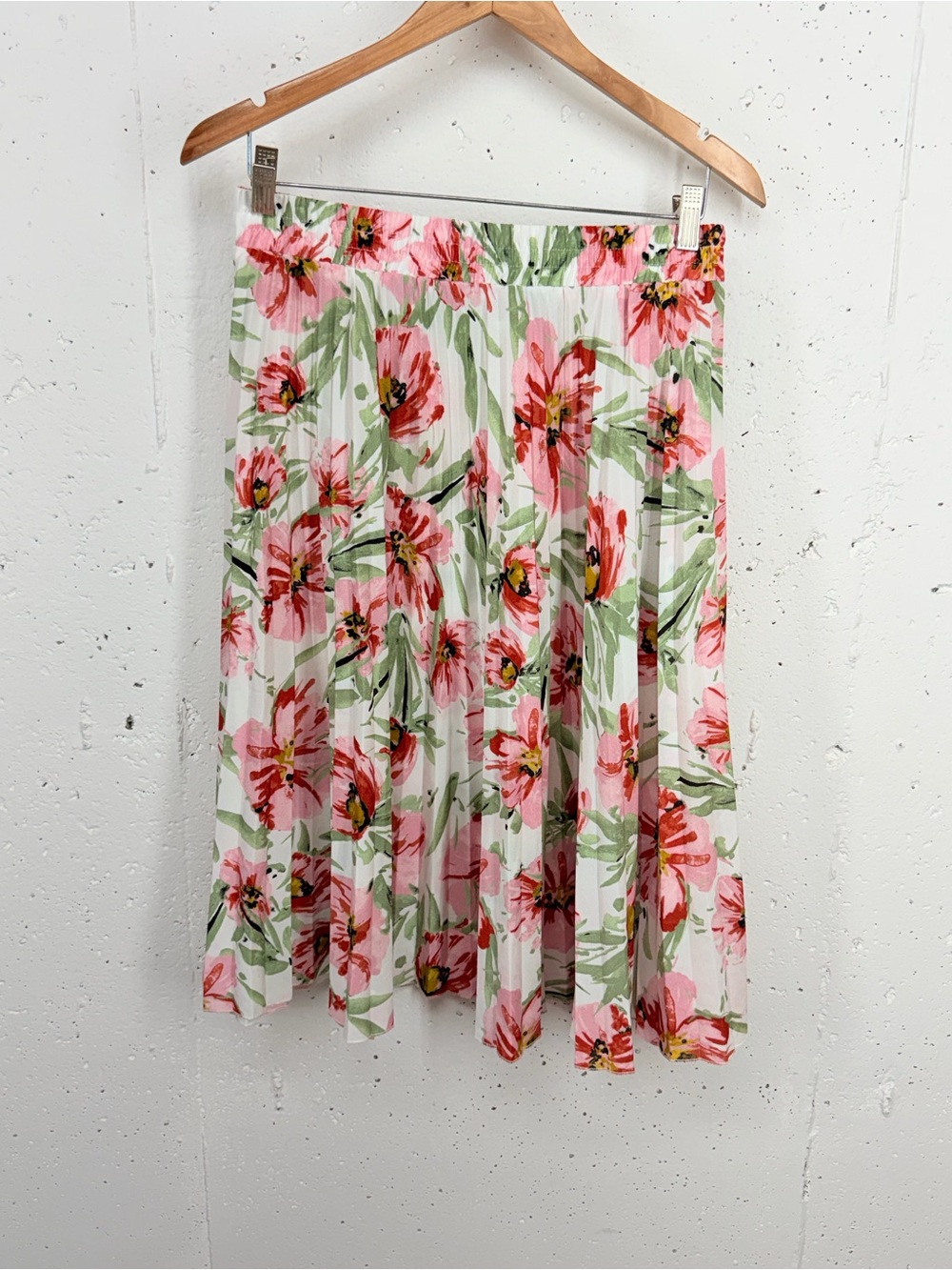 T Tahari women's size Medium White & Pink floral pleated midi skirt